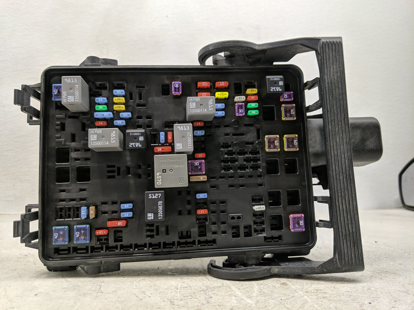 2017-2019 Gmc Sierra 1500 Fusebox Fuse Box Panel Relay Module Fits Fits 2017 2018 2019 OEM Used Auto Parts - Oemusedautopart