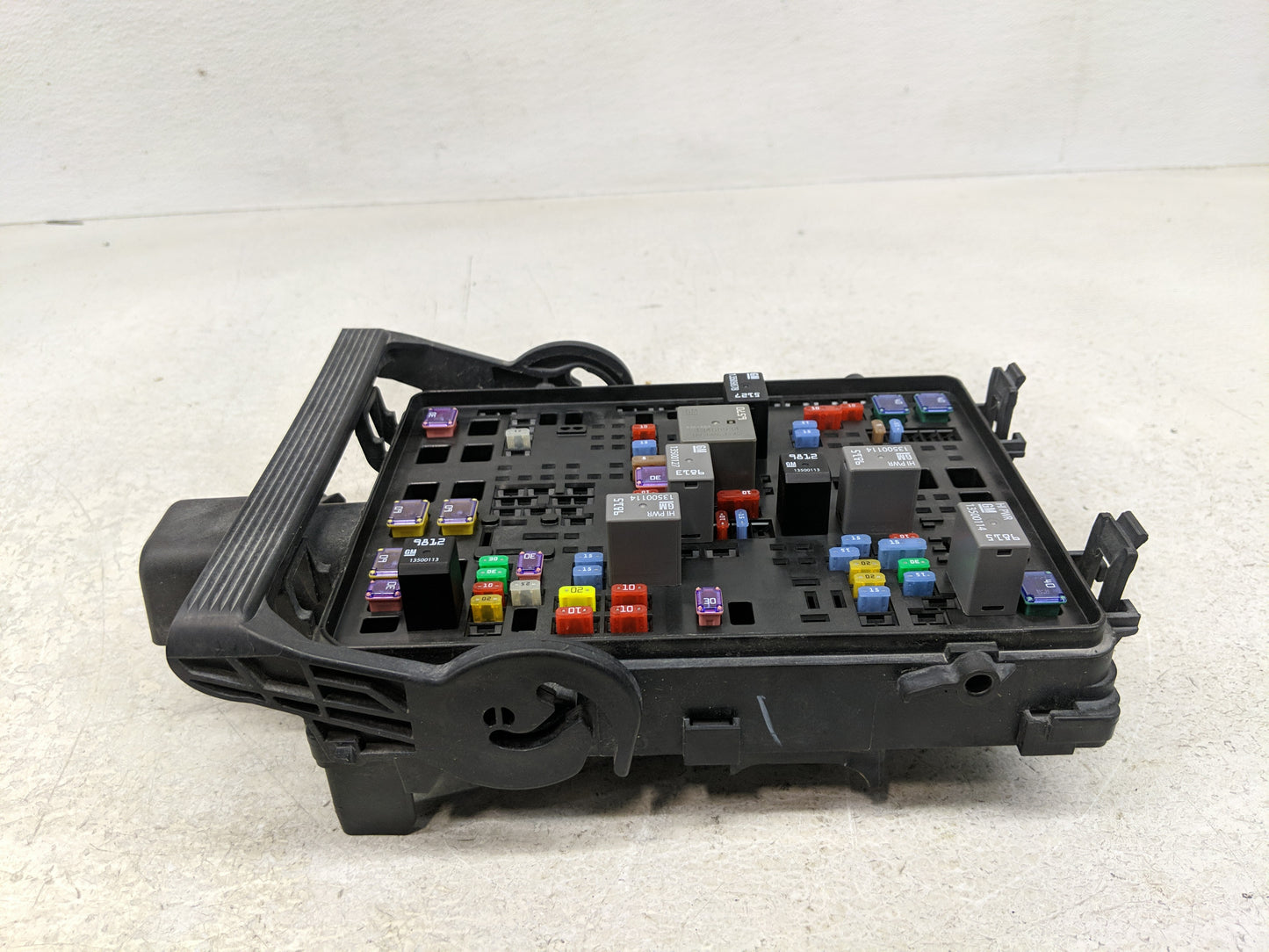 2017-2019 Gmc Sierra 1500 Fusebox Fuse Box Panel Relay Module Fits Fits 2017 2018 2019 OEM Used Auto Parts - Oemusedautopart