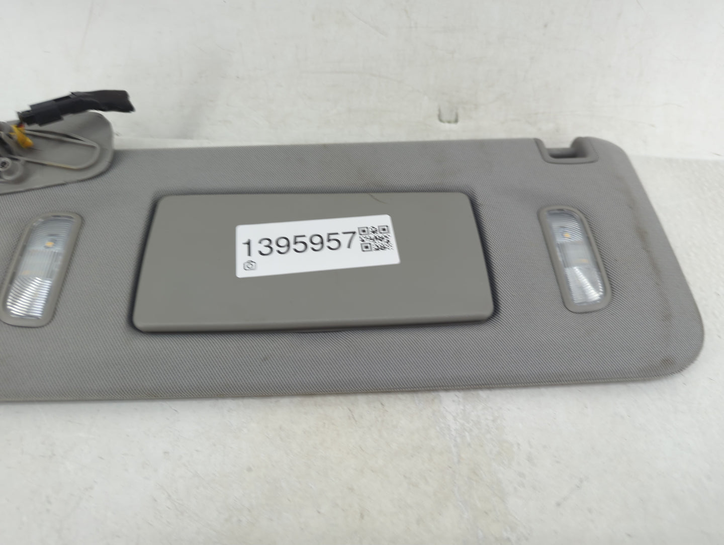 2017 Gmc Sierra 1500 Sun Visor Shade Replacement Driver Left Mirror Fits OEM Used Auto Parts - Oemusedautoparts1.com