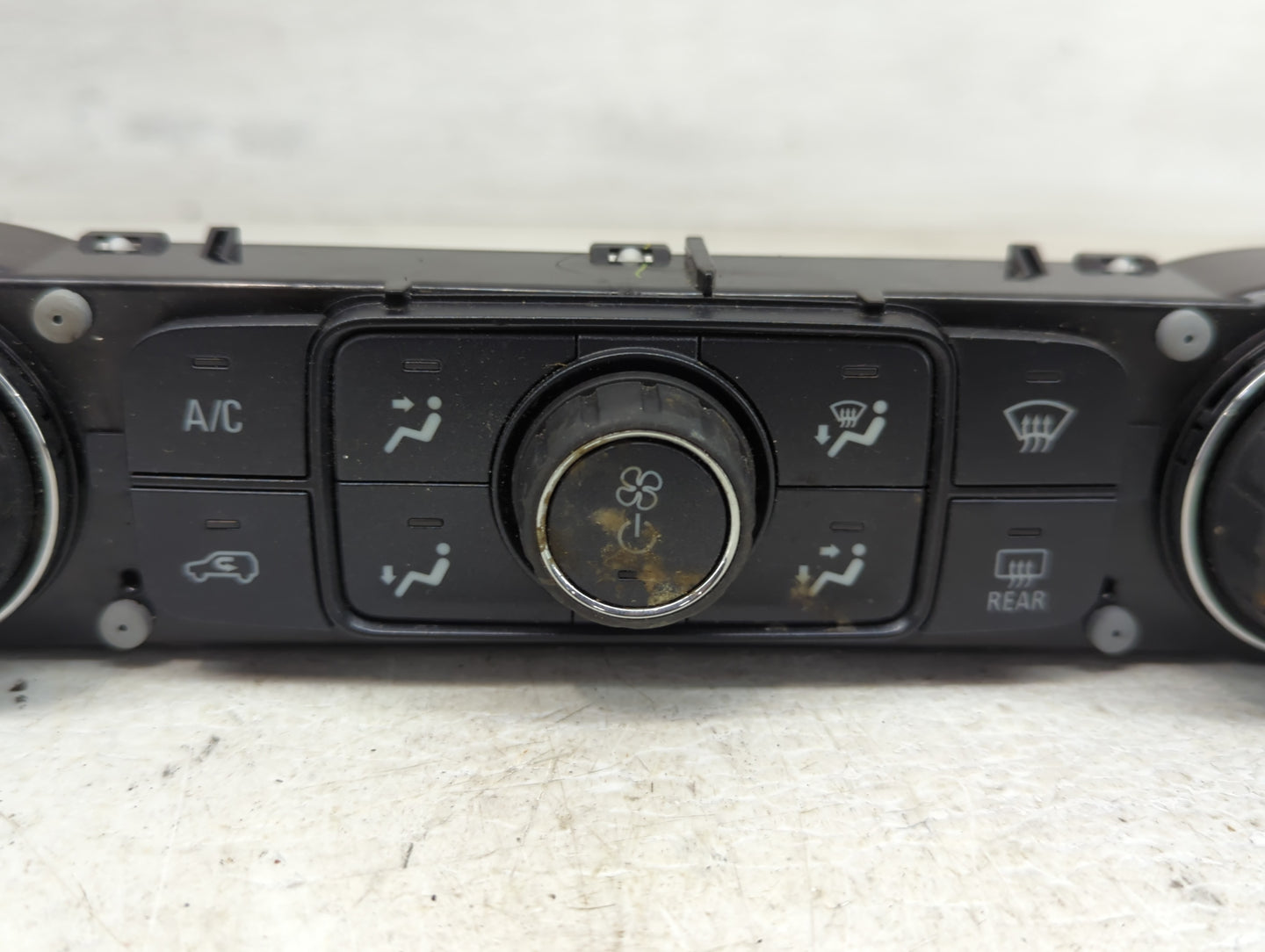 2017-2019 Gmc Sierra 1500 Climate Control Module Temperature AC/Heater Replacement P/N:815372982 84164476 Fits OEM Used Auto