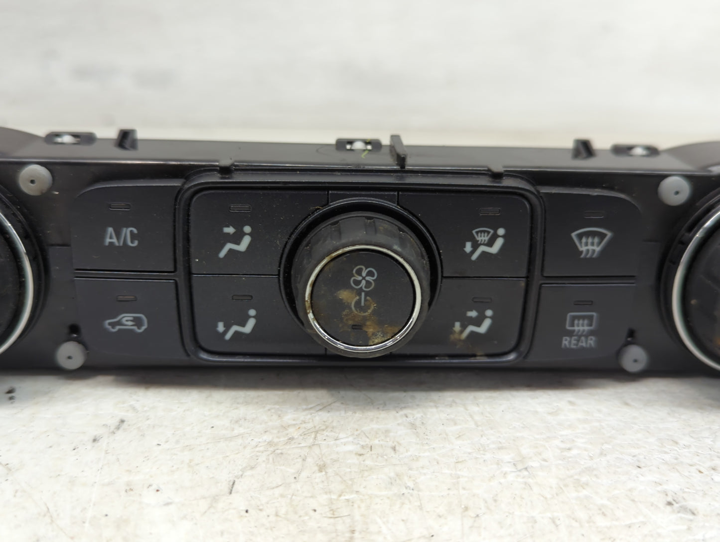 2017-2019 Gmc Sierra 1500 Climate Control Module Temperature AC/Heater Replacement P/N:815372982 84164476 Fits OEM Used Auto