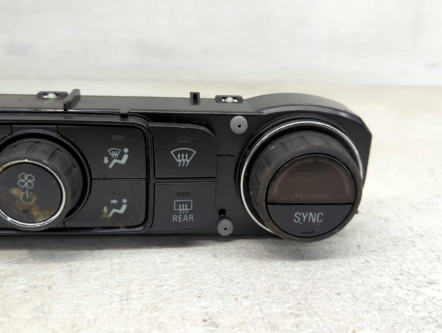 2017-2019 Gmc Sierra 1500 Climate Control Module Temperature AC/Heater Replacement P/N:815372982 84164476 Fits OEM Used Auto