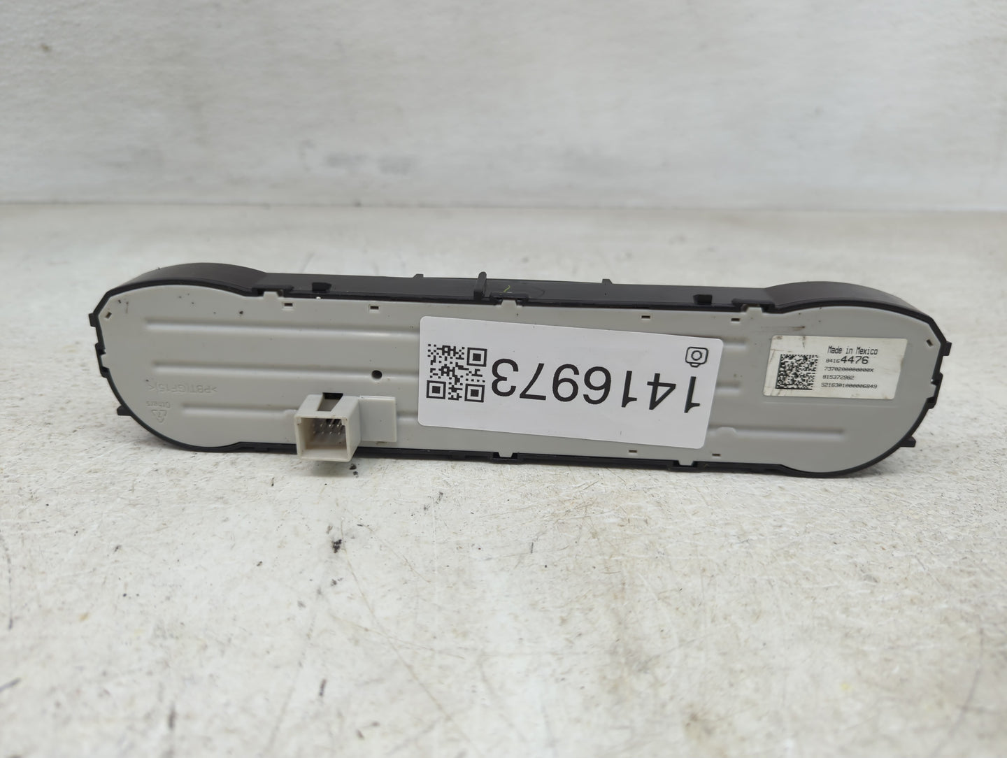 2017-2019 Gmc Sierra 1500 Climate Control Module Temperature AC/Heater Replacement P/N:815372982 84164476 Fits OEM Used Auto