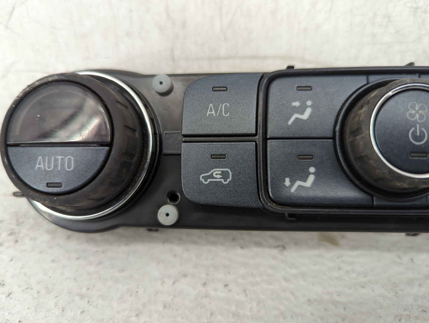 2017-2019 Gmc Sierra 1500 Climate Control Module Temperature AC/Heater Replacement P/N:84164476 Fits OEM Used Auto Parts - O