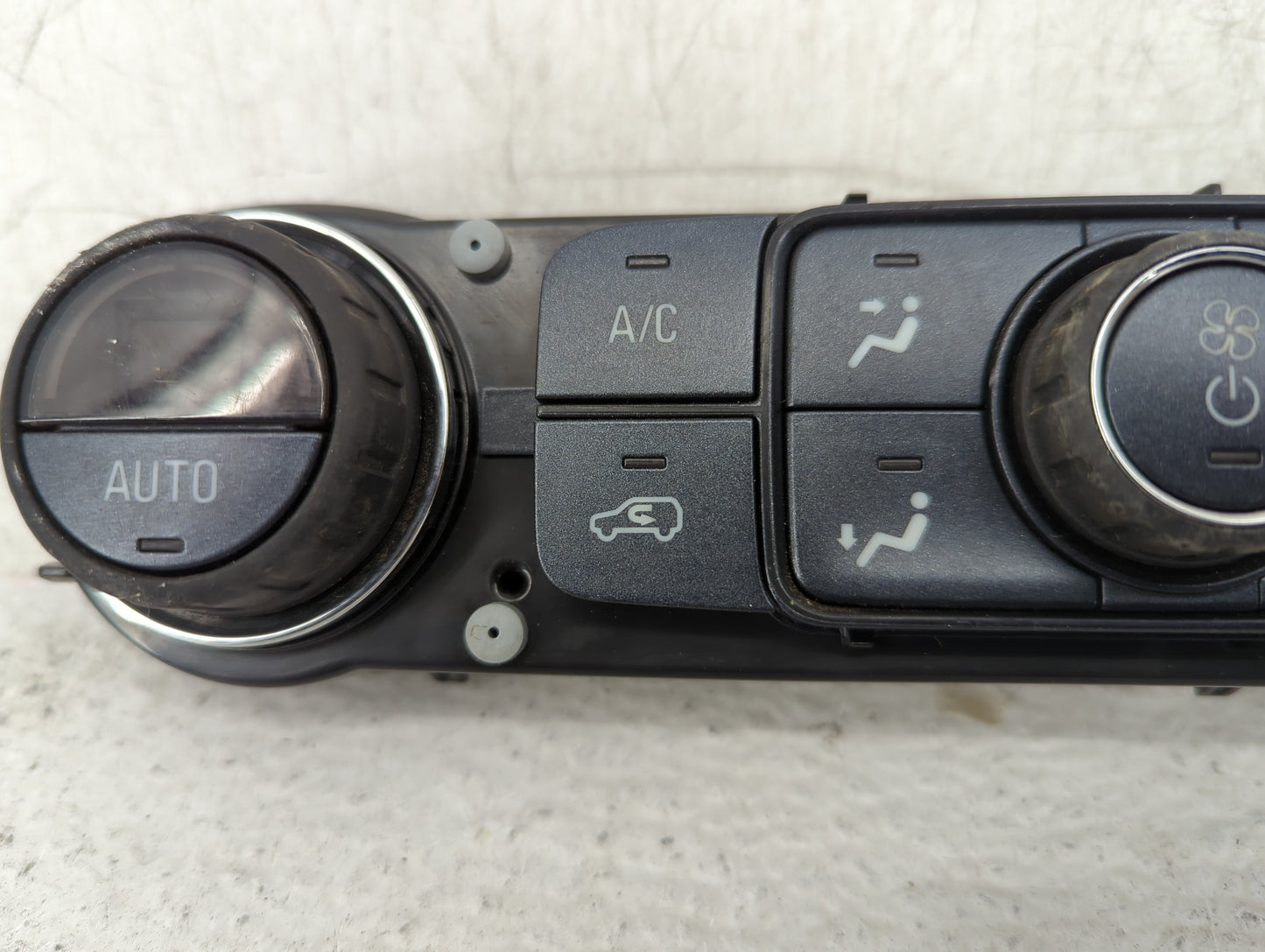 2017-2019 Gmc Sierra 1500 Climate Control Module Temperature AC/Heater Replacement P/N:84164476 Fits OEM Used Auto Parts - O