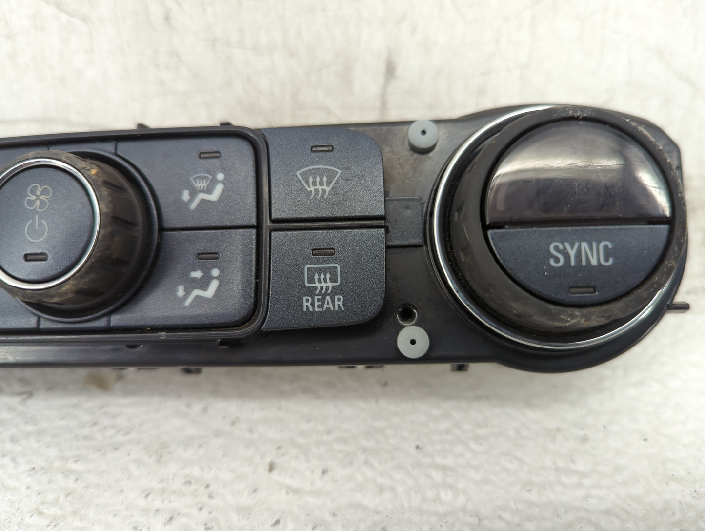 2017-2019 Gmc Sierra 1500 Climate Control Module Temperature AC/Heater Replacement P/N:84164476 Fits OEM Used Auto Parts - O