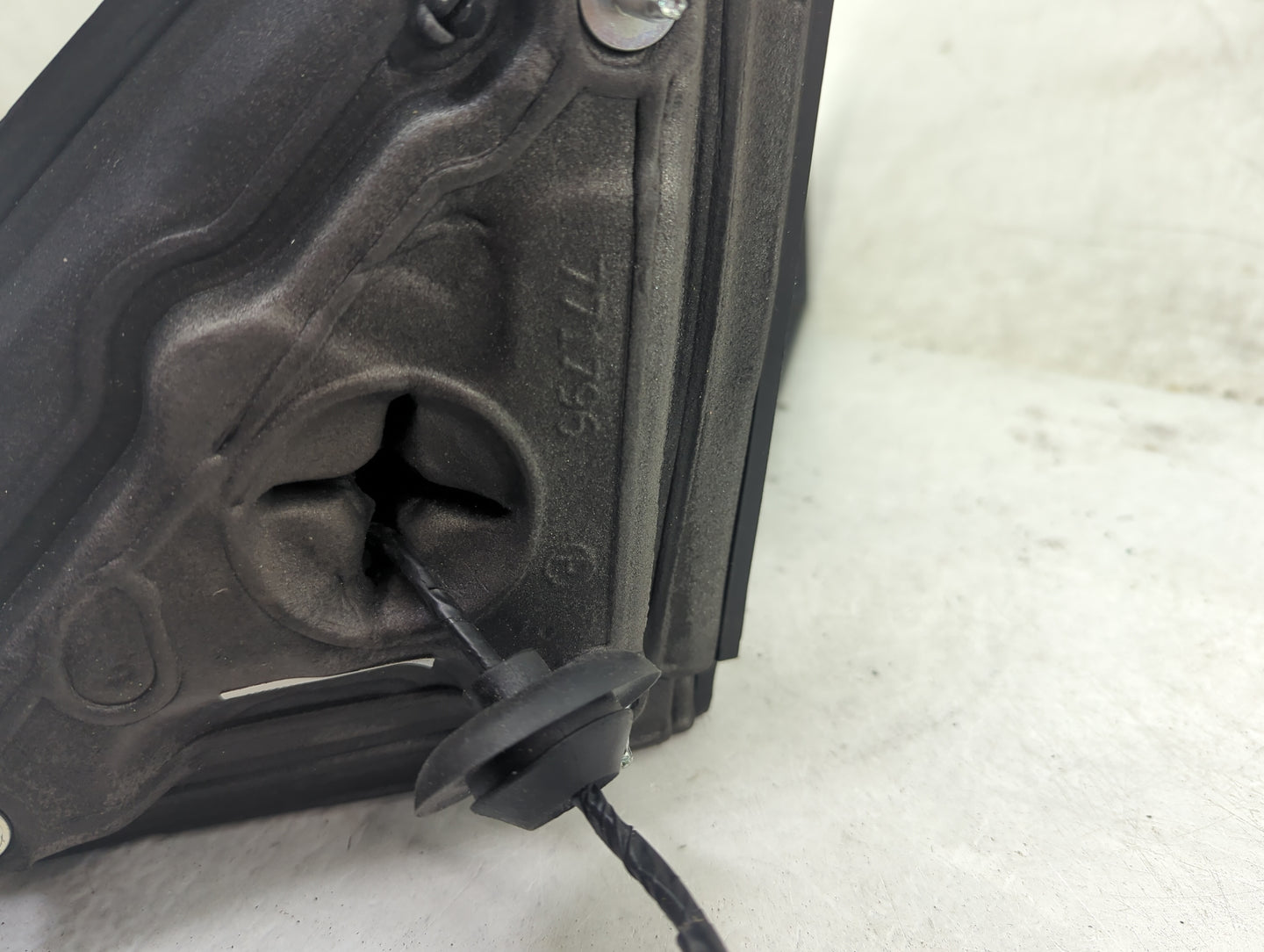 2014-2019 Gmc Sierra 1500 Passenger Side View Mirror - Right Door Mirror OEM Used - Oemusedautoparts1.com