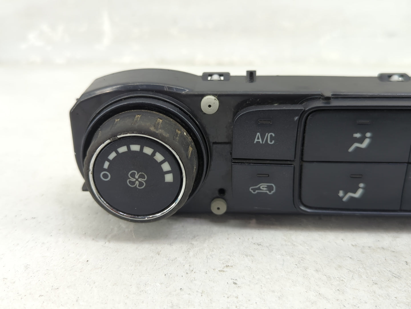 2017 Gmc Sierra 1500 Climate Control Module Temperature AC/Heater Replacement P/N:22171500000044444 815372982 Fits OEM Used 