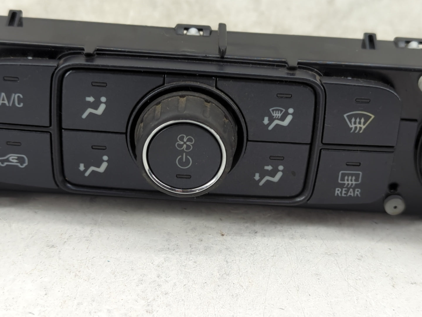 2017-2019 Gmc Sierra 1500 Climate Control Module Temperature AC/Heater Replacement P/N:84164476 815372982 Fits OEM Used Auto