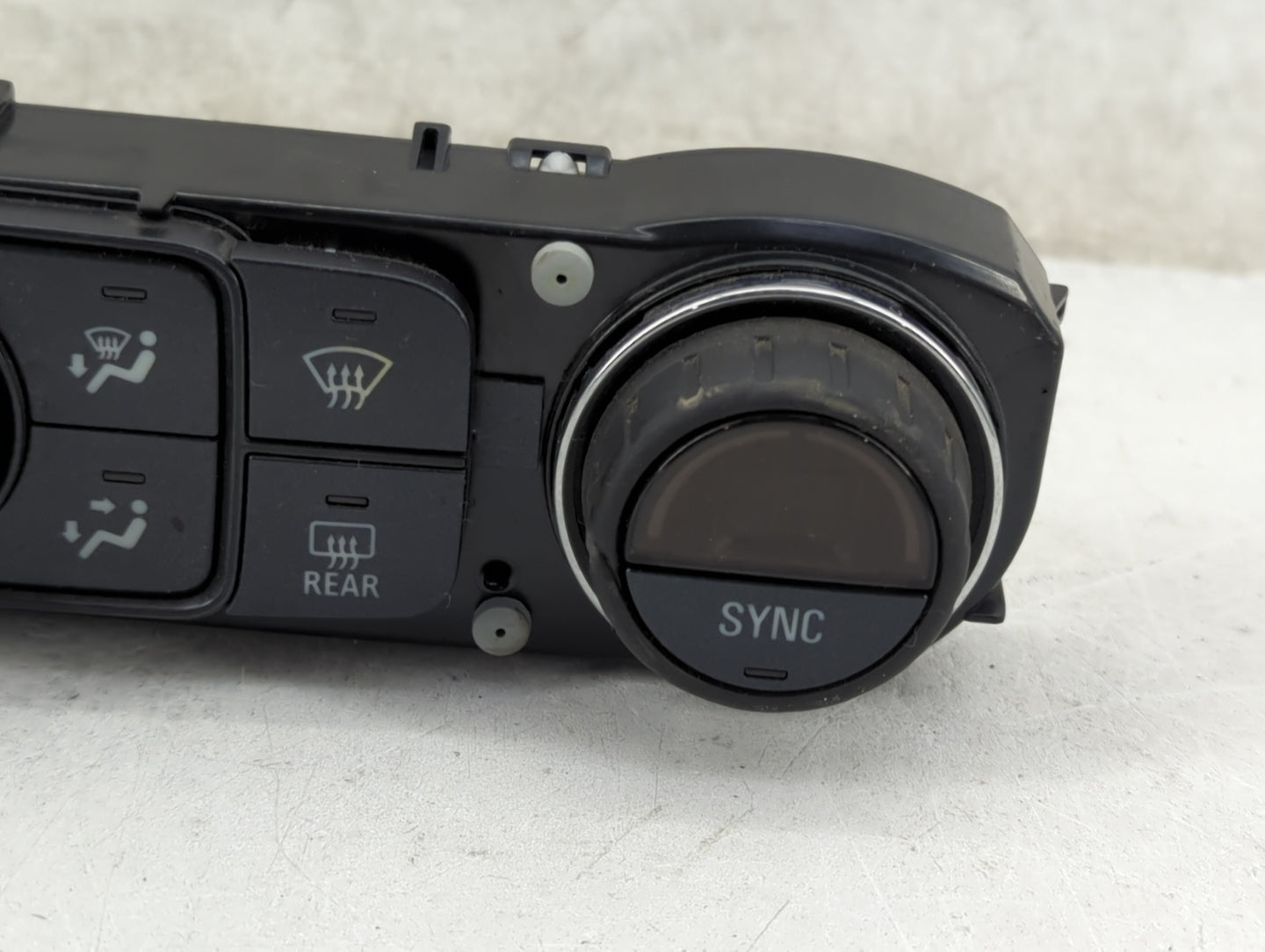 2017-2019 Gmc Sierra 1500 Climate Control Module Temperature AC/Heater Replacement P/N:84164476 815372982 Fits OEM Used Auto