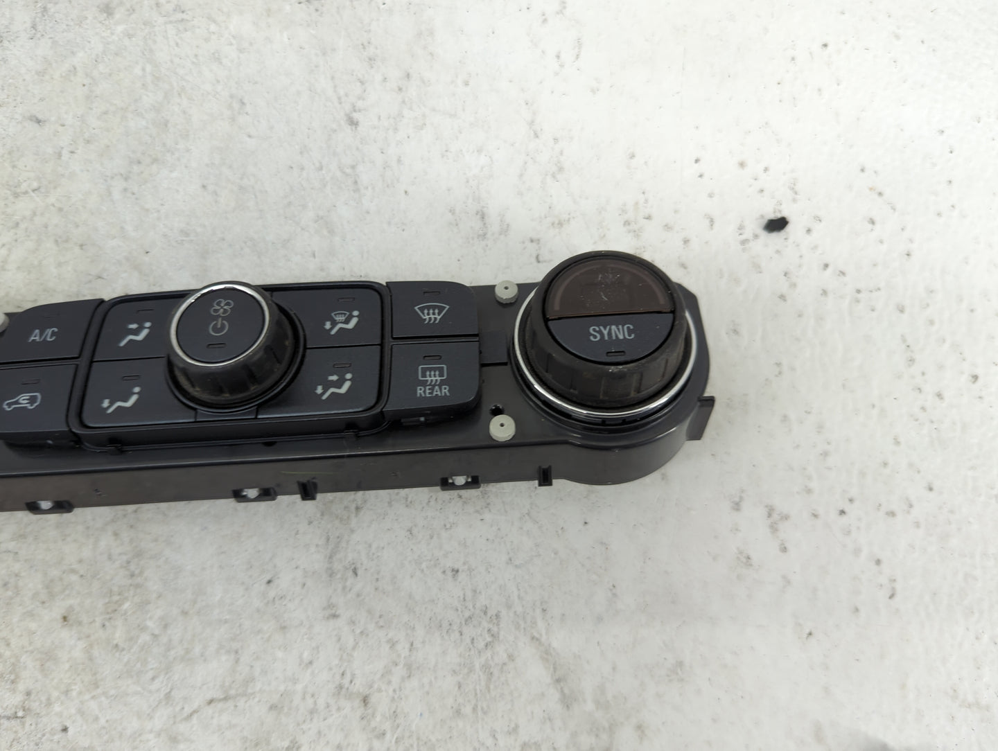 2017-2019 Gmc Sierra 1500 Climate Control Module Temperature AC/Heater Replacement P/N:84258726 815372982 Fits OEM Used Auto