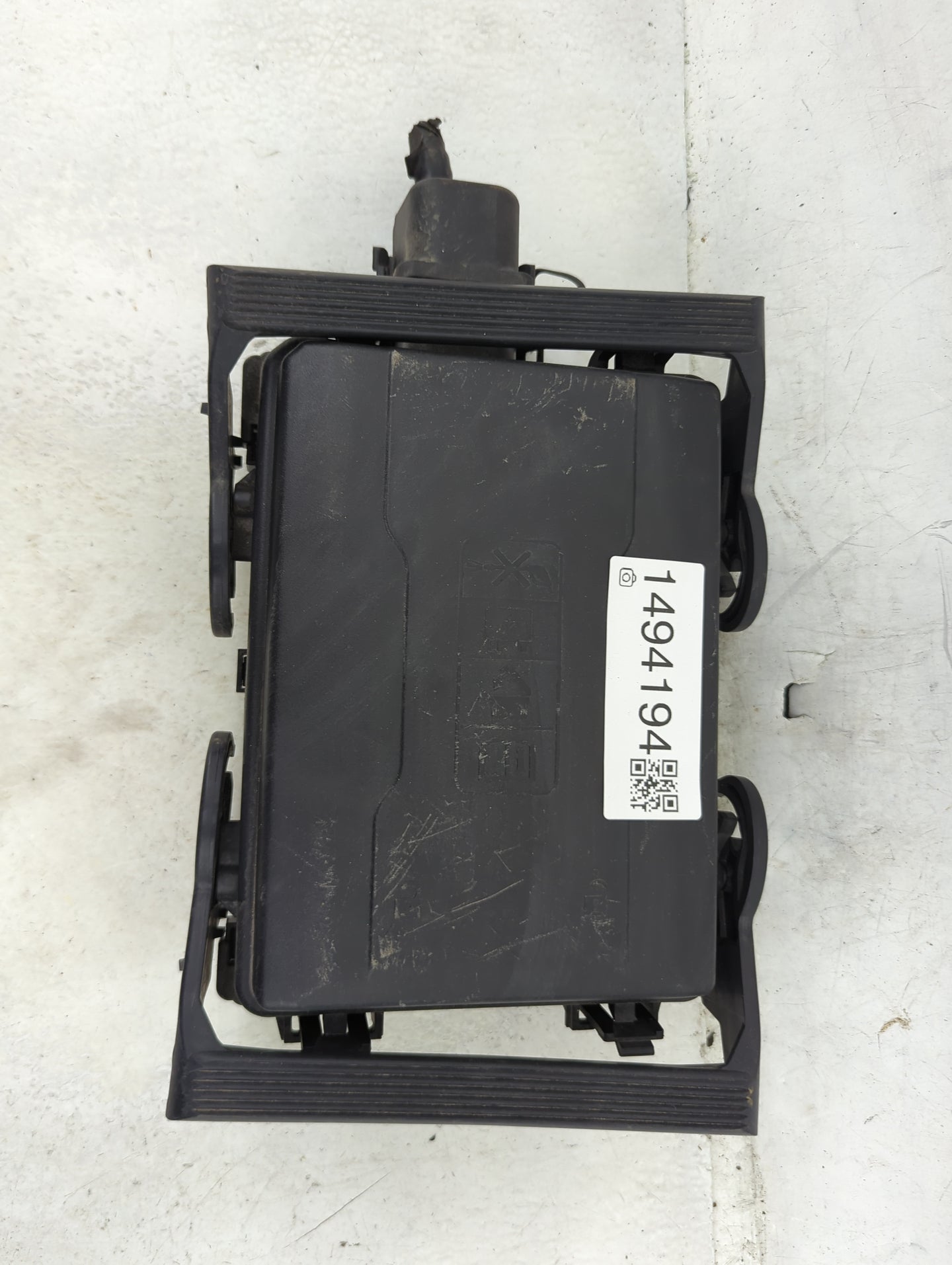 2017-2019 Gmc Sierra 1500 Fusebox Fuse Box Panel Relay Module P/N:84075777 Fits Fits 2017 2018 2019 OEM Used Auto Parts - Oe
