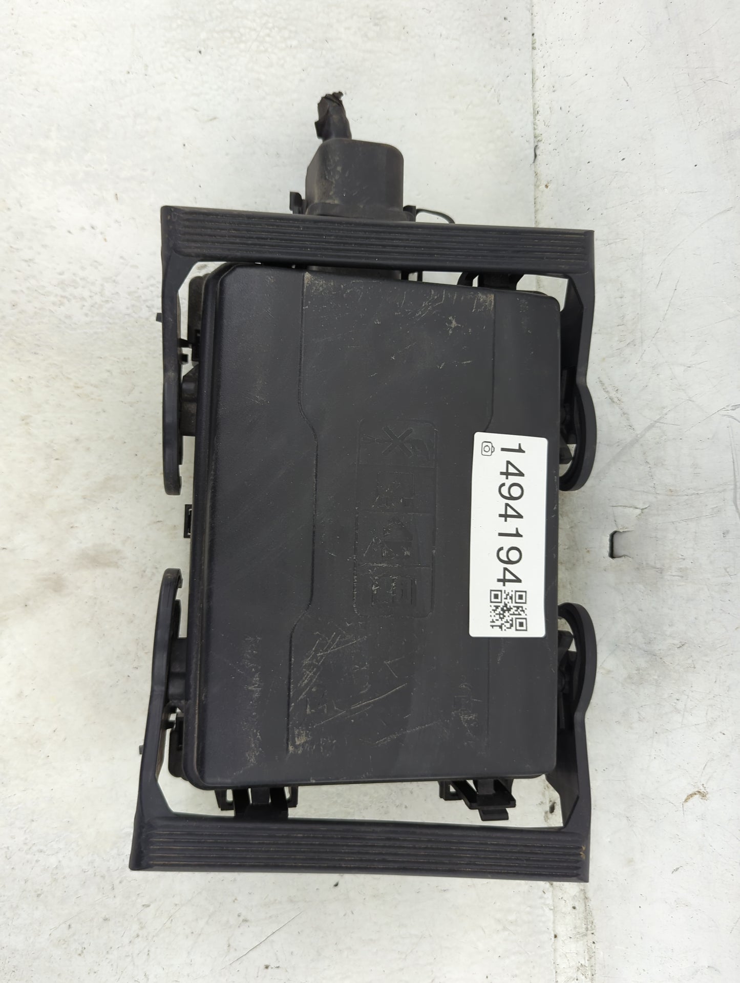 2017-2019 Gmc Sierra 1500 Fusebox Fuse Box Panel Relay Module P/N:84075777 Fits Fits 2017 2018 2019 OEM Used Auto Parts - Oe