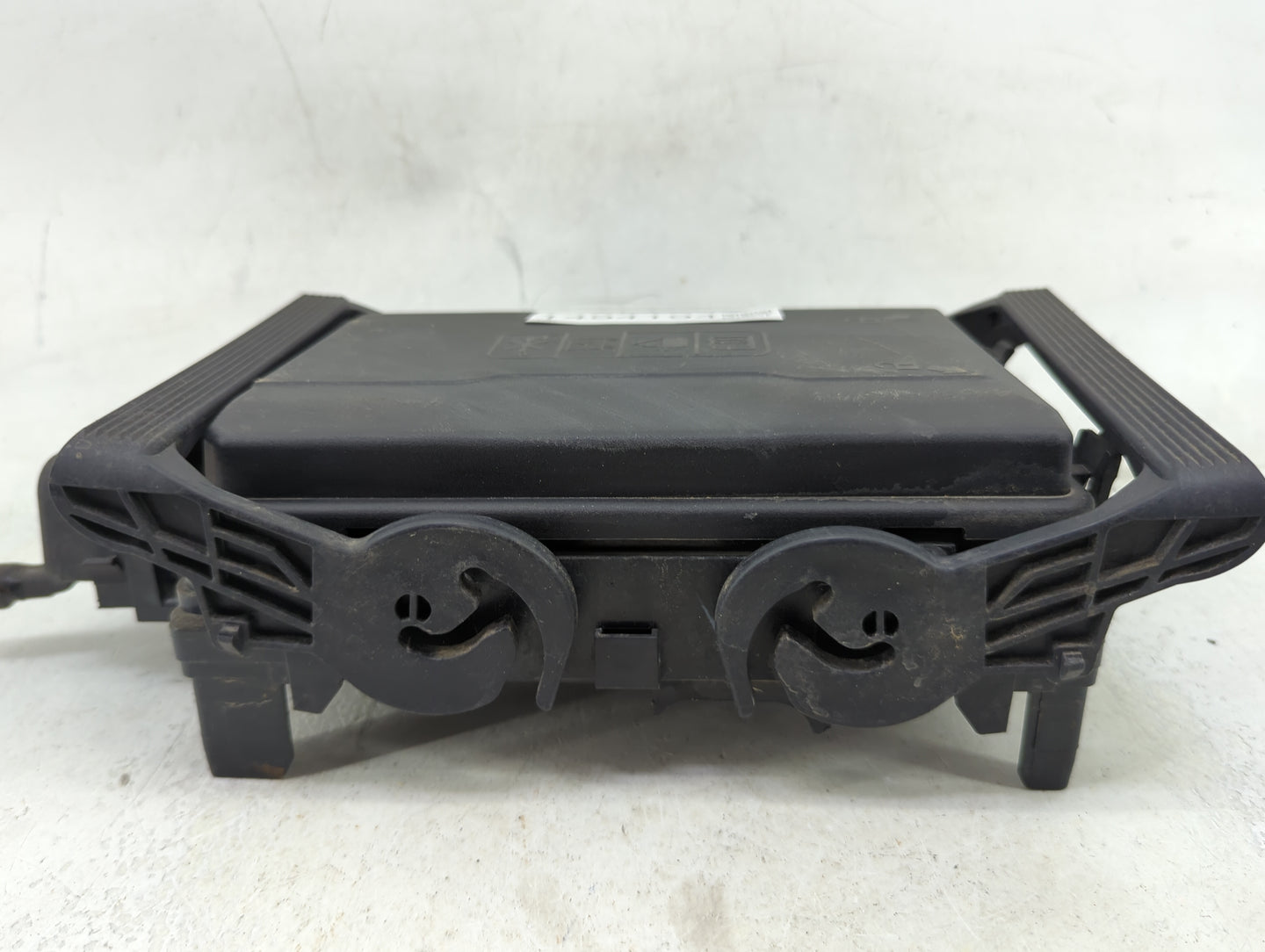 2017-2019 Gmc Sierra 1500 Fusebox Fuse Box Panel Relay Module P/N:84075777 Fits Fits 2017 2018 2019 OEM Used Auto Parts - Oe