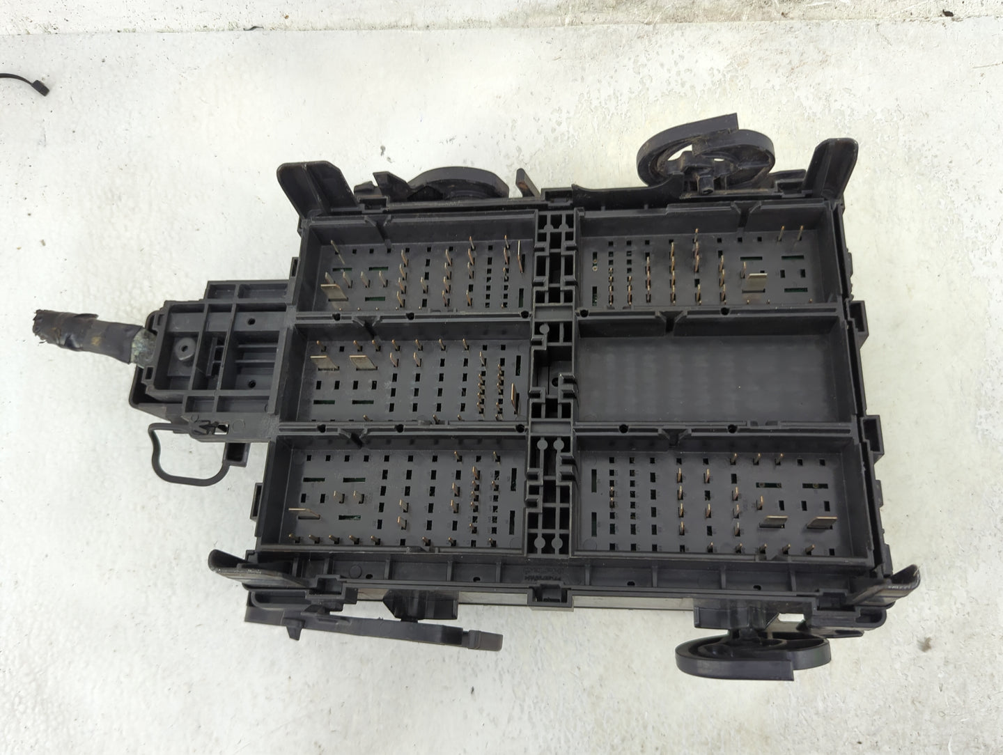 2017-2019 Gmc Sierra 1500 Fusebox Fuse Box Panel Relay Module P/N:84075777 Fits Fits 2017 2018 2019 OEM Used Auto Parts - Oe