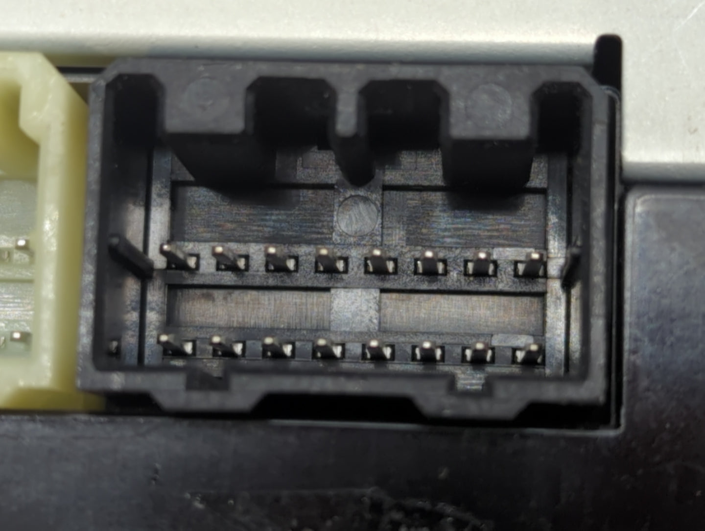2017-2017 Gmc Sierra 1500 Chassis Control Module Ccm Bcm Body Control - Oemusedautoparts1.com