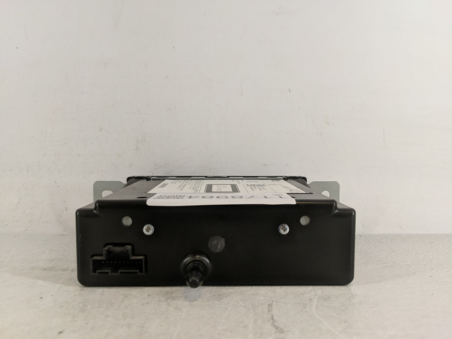 2017 Gmc Sierra 1500 Classic Radio AM FM Cd Player Receiver Replacement P/N:84016435 Fits Fits 2015 2016 2018 2019 2020 OEM 