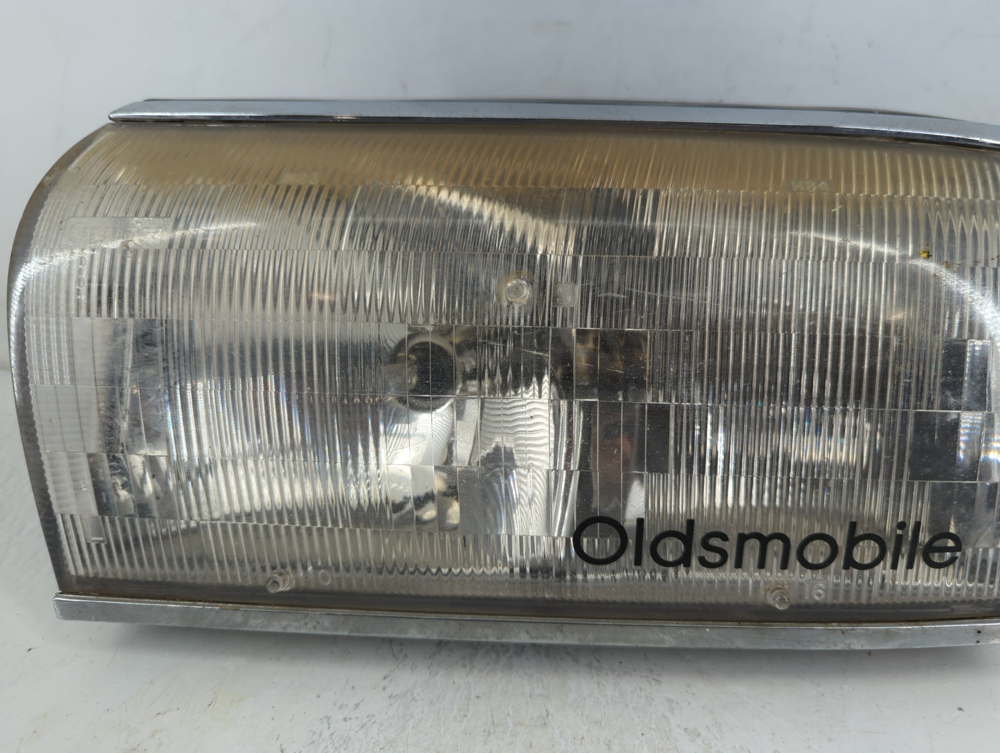Gmc Sierra 2500 Driver Left Oem Head Light Headlight Lamp - Oemusedautoparts1.com
