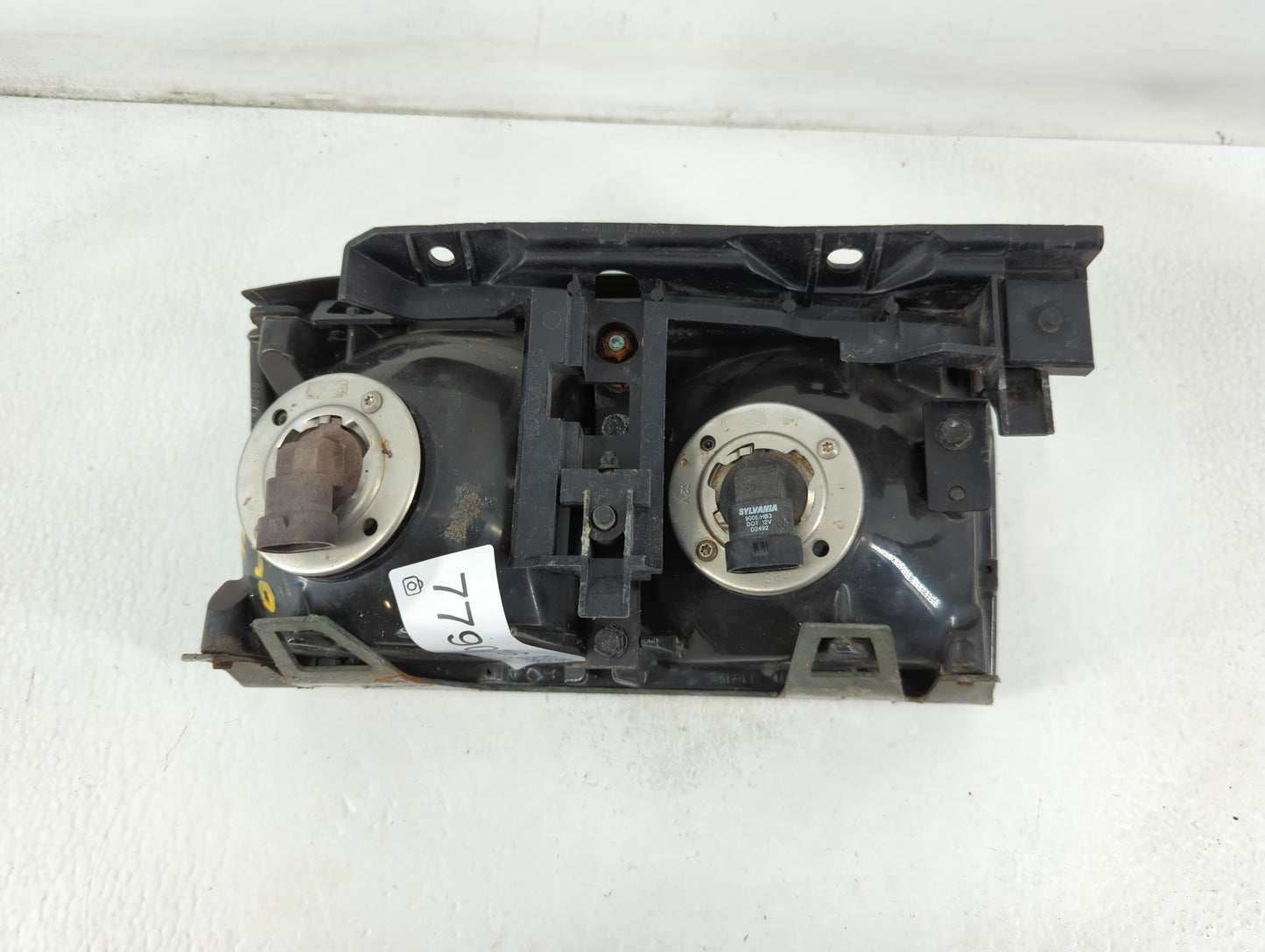 Gmc Sierra 2500 Driver Left Oem Head Light Headlight Lamp - Oemusedautoparts1.com