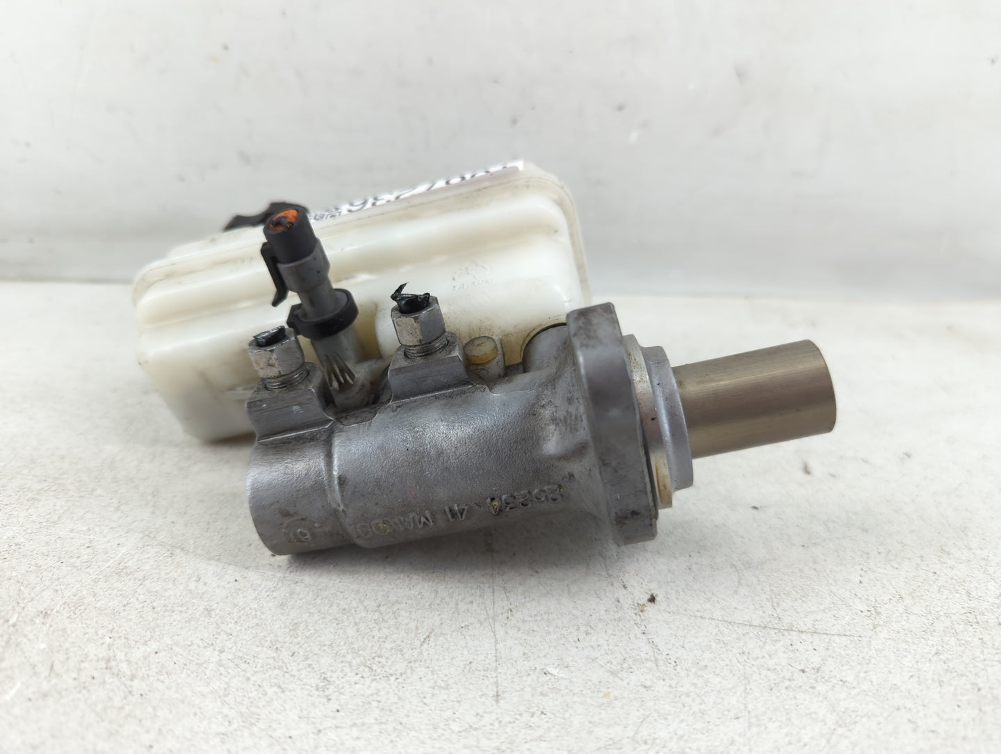 2011-2017 Gmc Terrain Brake Master Cylinder - Oemusedautoparts1.com