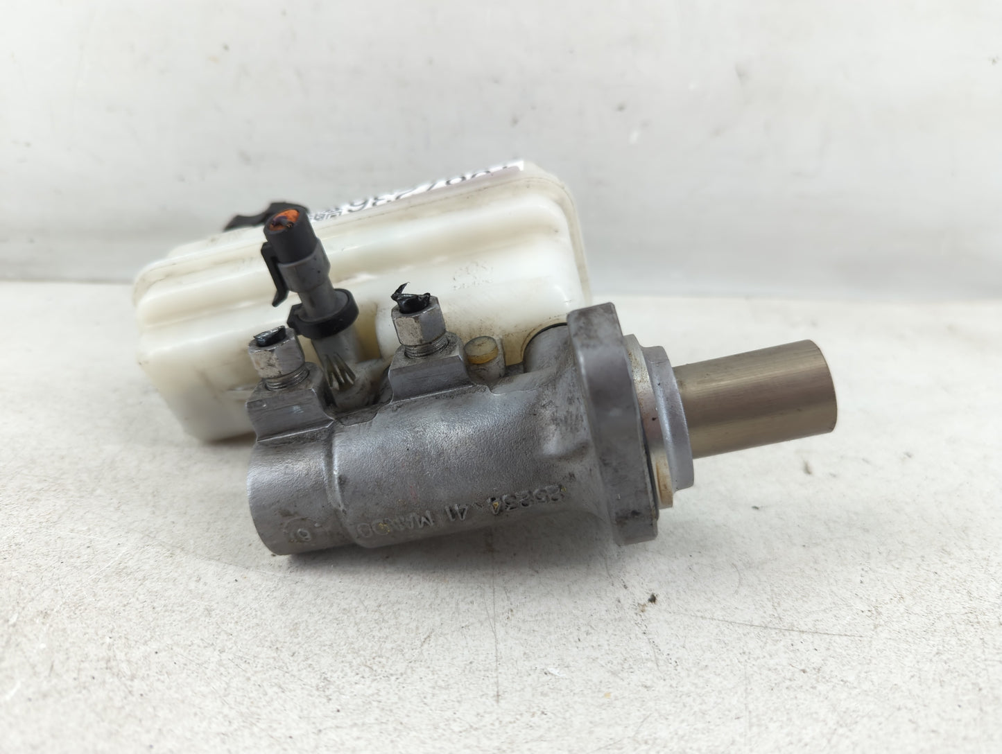 2011-2017 Gmc Terrain Brake Master Cylinder - Oemusedautoparts1.com