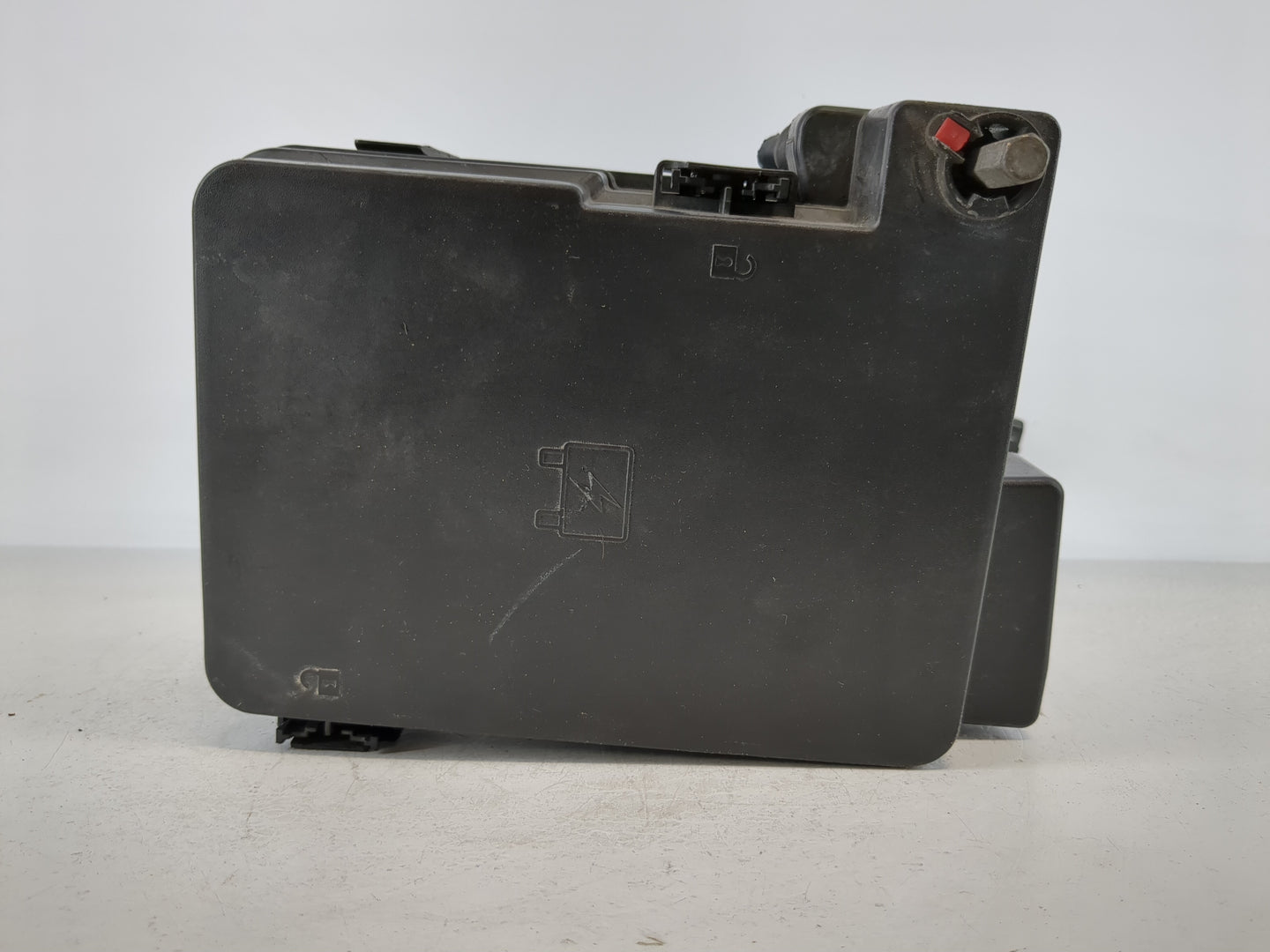 2016-2017 Gmc Terrain Fusebox Fuse Box Panel Relay Module P/N:84080470 Fits Fits 2016 2017 OEM Used Auto Parts - Oemusedauto