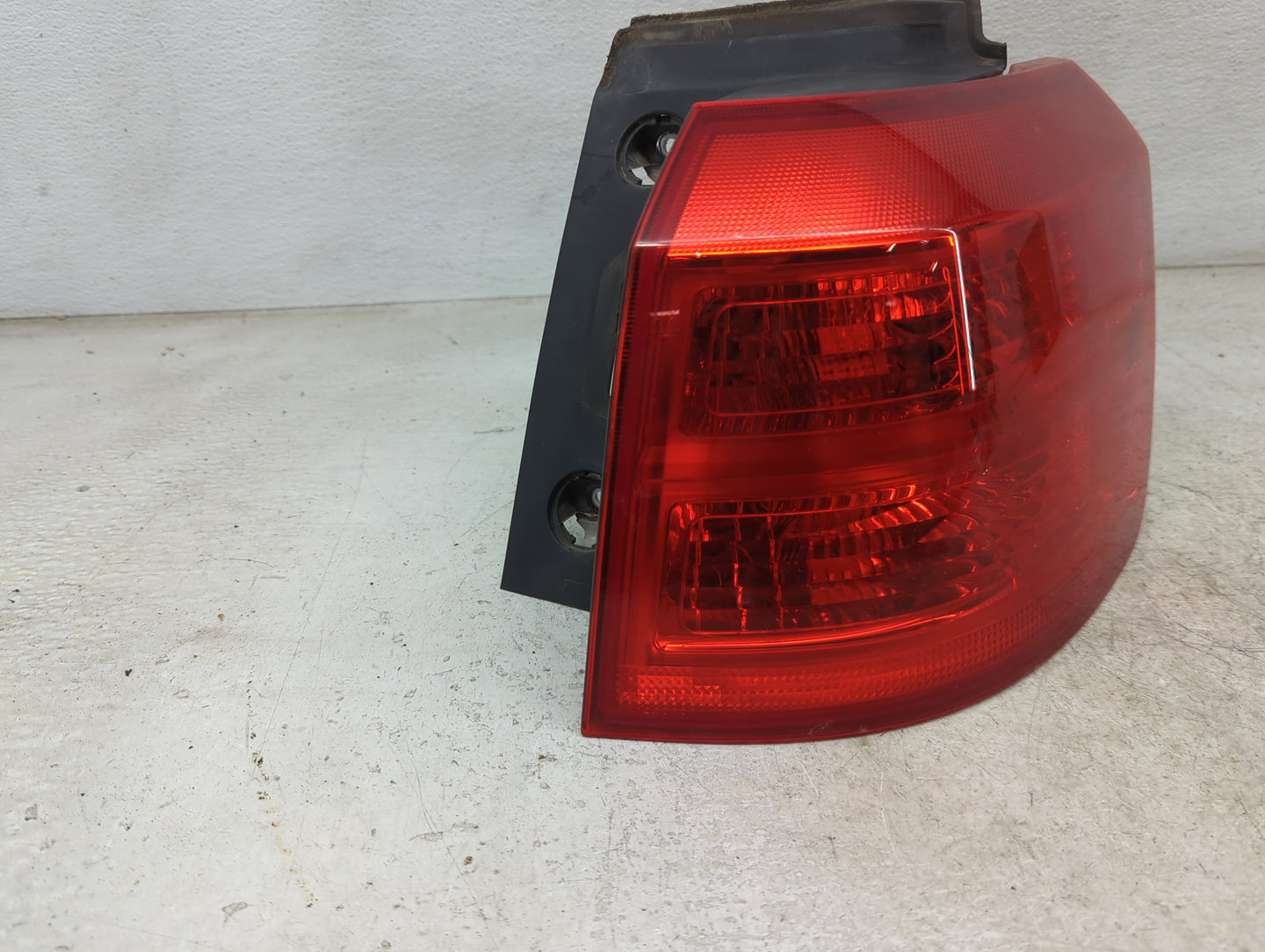 2010-2017 Gmc Terrain Tail Light Assembly Passenger Right OEM Fits Fits 2010 2011 2012 2013 2014 2015 2016 2017 OEM Used Aut