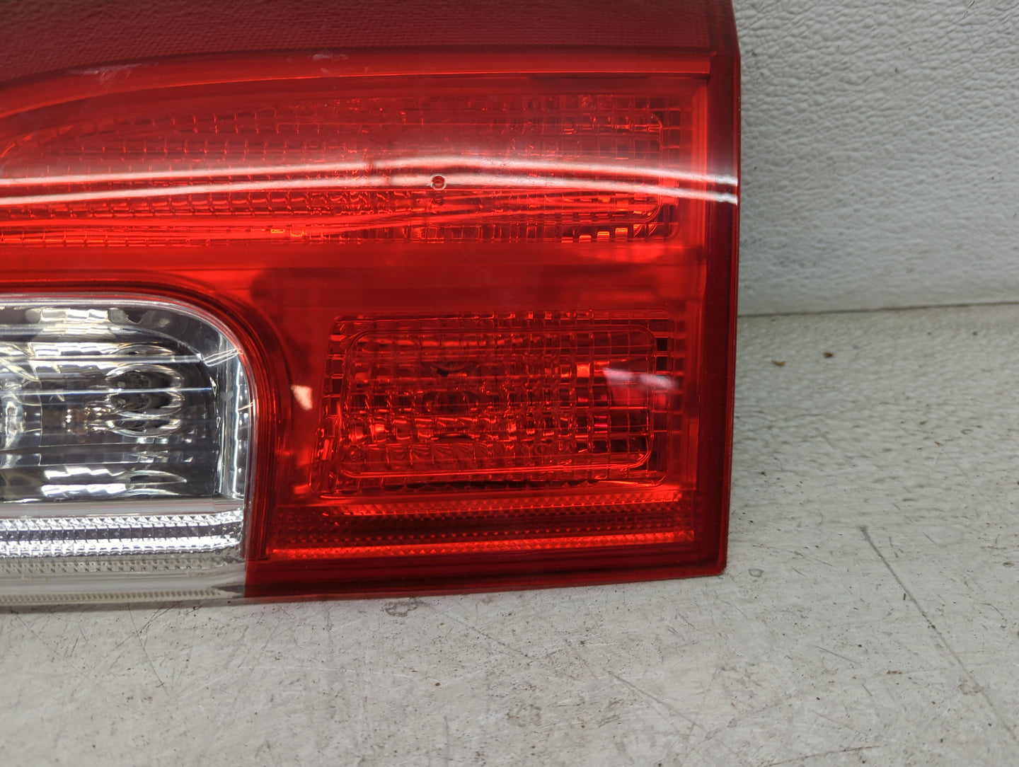 2010-2017 Gmc Terrain Passenger Right Side Deck Lid Mounted Tail Light - Oemusedautoparts1.com