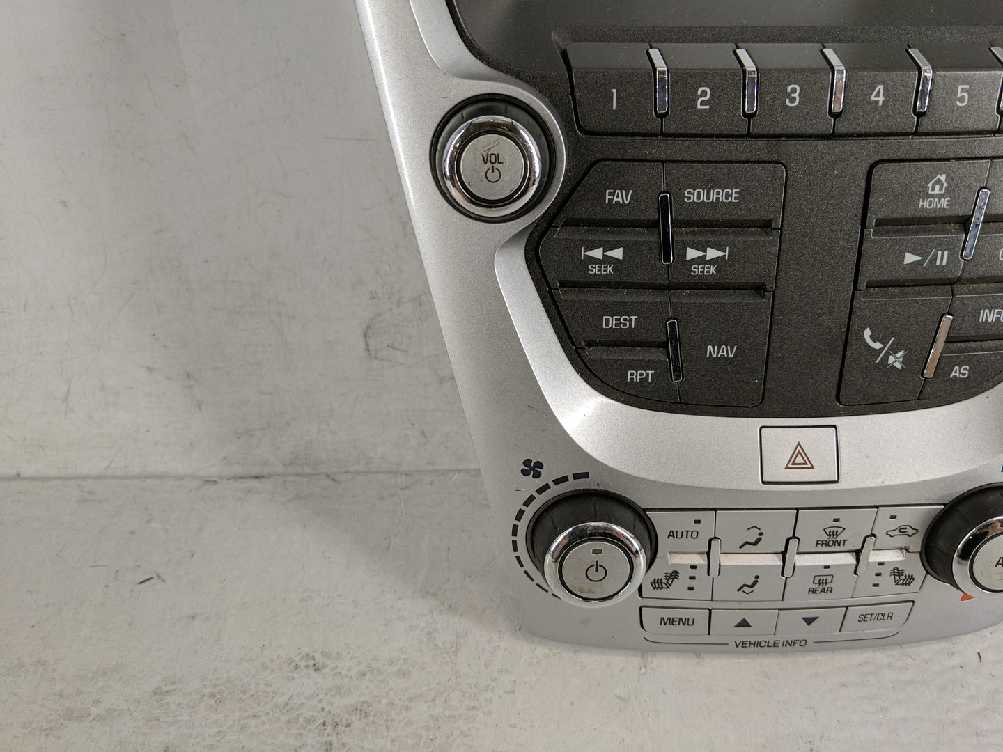 2016-2017 Gmc Terrain Radio AM FM Cd Player Receiver Replacement P/N:84096695 Fits Fits 2014 2015 2016 2017 OEM Used Auto Pa