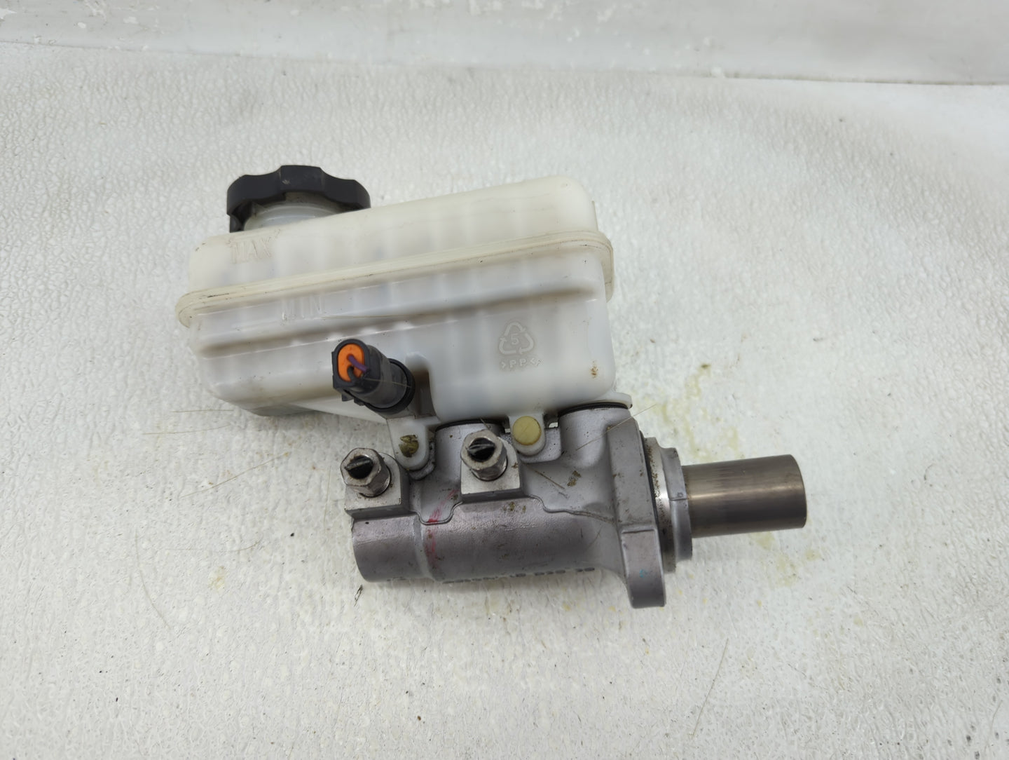 2011-2017 Gmc Terrain Brake Master Cylinder - Oemusedautoparts1.com