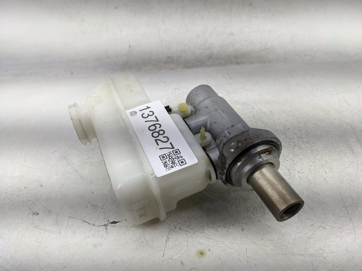 2011-2017 Gmc Terrain Brake Master Cylinder 1376827 - Oemusedautoparts1.com