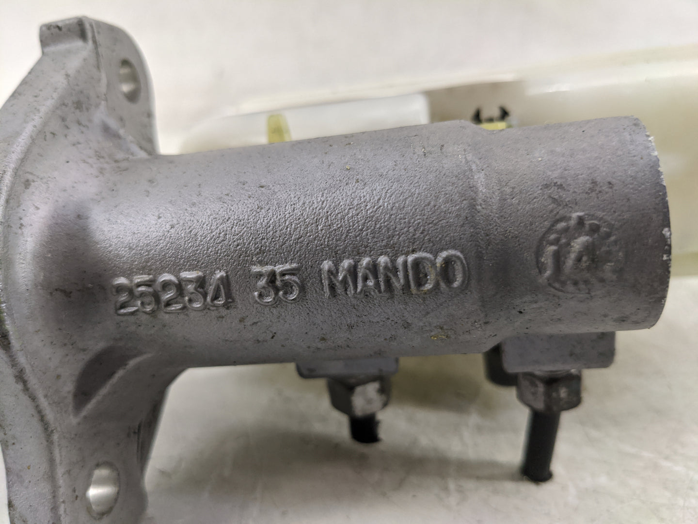2011-2017 Gmc Terrain Brake Master Cylinder 1376827 - Oemusedautoparts1.com
