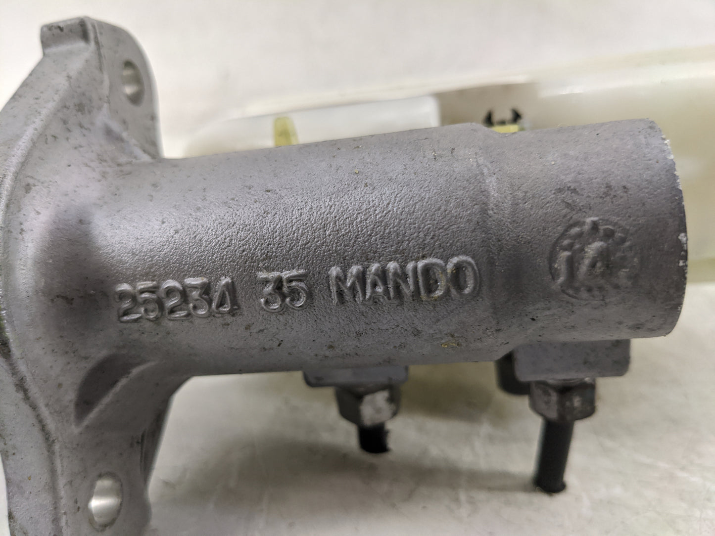 2011-2017 Gmc Terrain Brake Master Cylinder 1376827 - Oemusedautoparts1.com