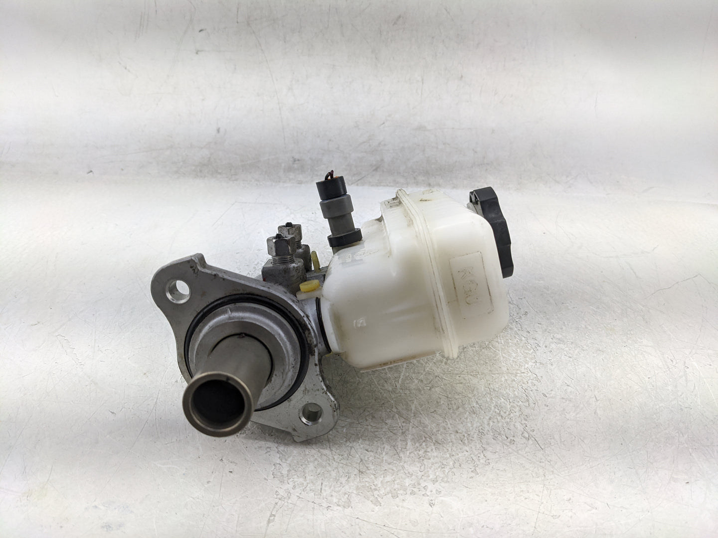 2011-2017 Gmc Terrain Brake Master Cylinder 1376842 - Oemusedautoparts1.com