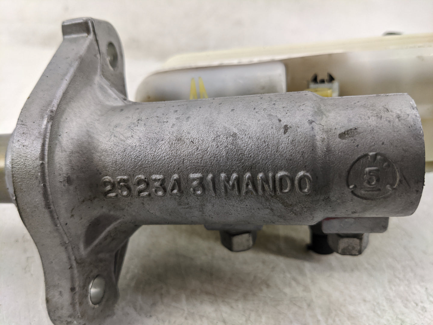 2011-2017 Gmc Terrain Brake Master Cylinder 1376842 - Oemusedautoparts1.com