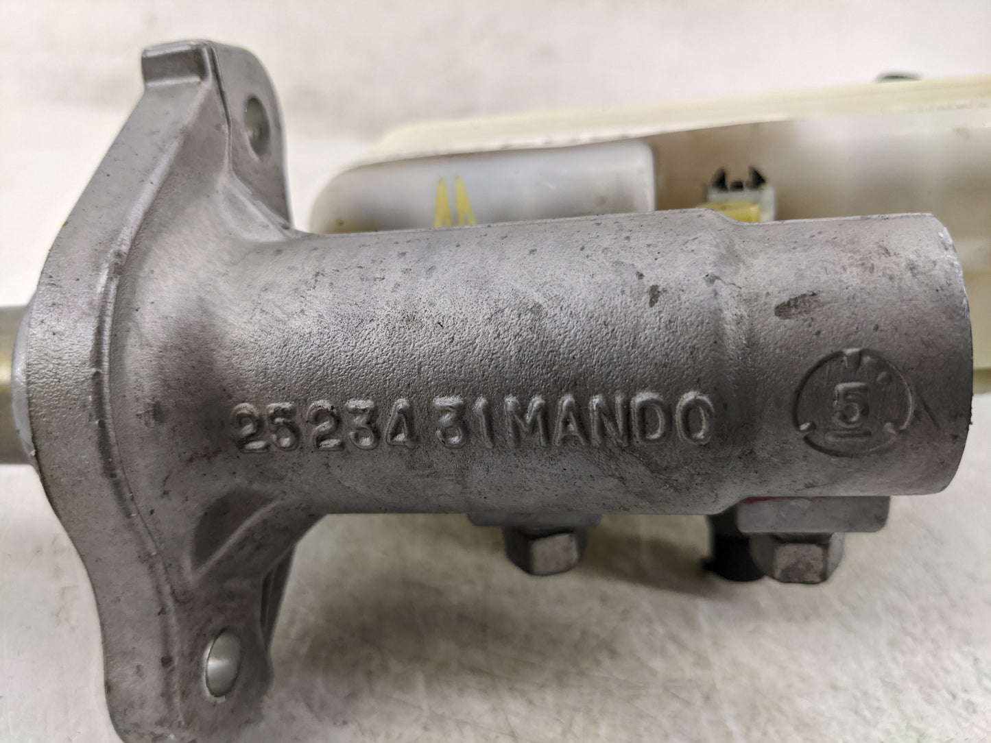 2011-2017 Gmc Terrain Brake Master Cylinder 1376842 - Oemusedautoparts1.com