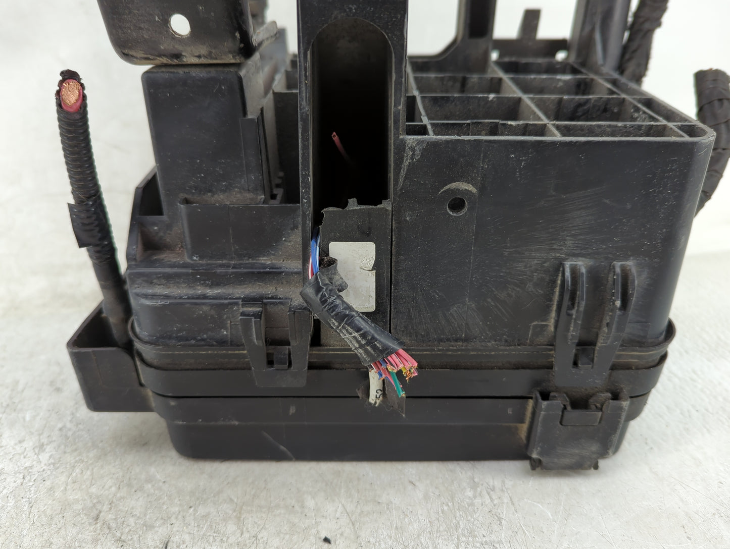 2016-2017 Gmc Terrain Fusebox Fuse Box Panel Relay Module Fits Fits 2016 2017 OEM Used Auto Parts - Oemusedautoparts1.com