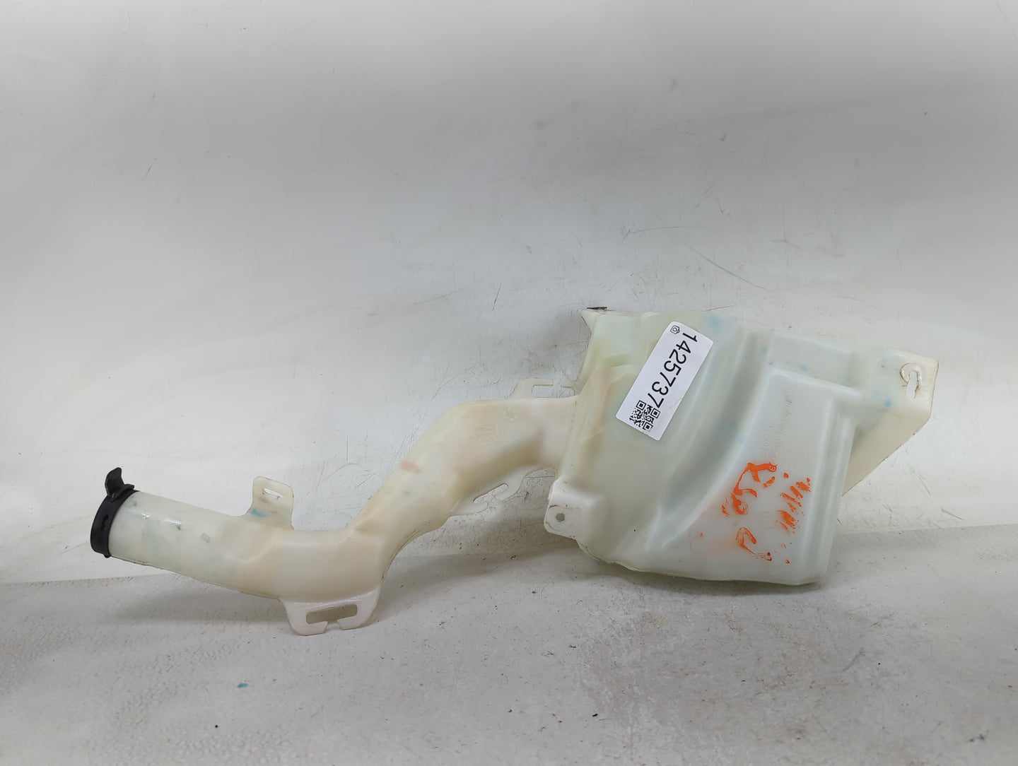 2017-2017 Gmc Terrain Windshield Washer Fluid Reservoir Bottle Oem - Oemusedautoparts1.com