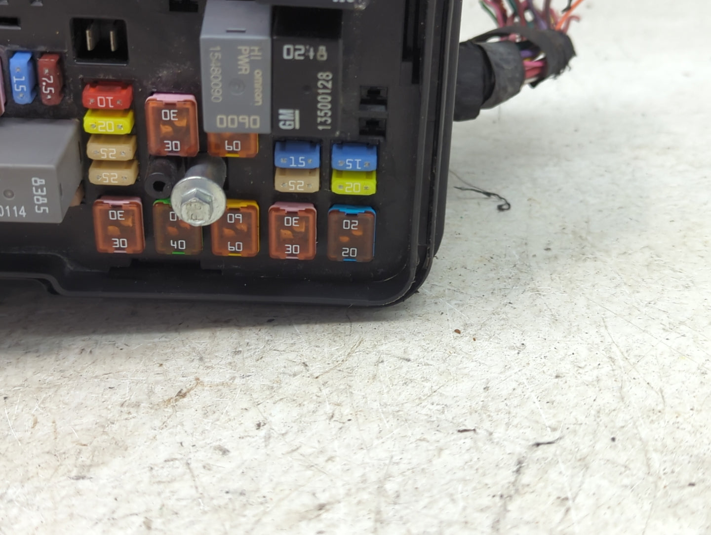 2016-2017 Gmc Terrain Fusebox Fuse Box Panel Relay Module P/N:84080470 Fits Fits 2016 2017 OEM Used Auto Parts - Oemusedauto