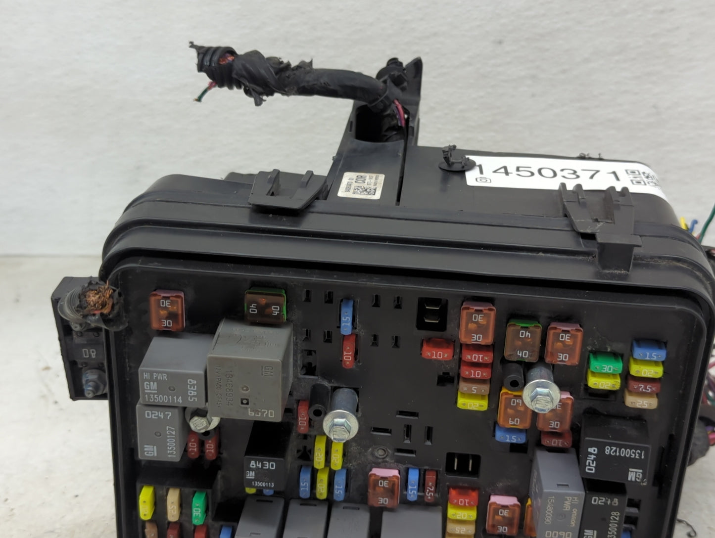 2016-2017 Gmc Terrain Fusebox Fuse Box Panel Relay Module P/N:84080470 Fits Fits 2016 2017 OEM Used Auto Parts - Oemusedauto