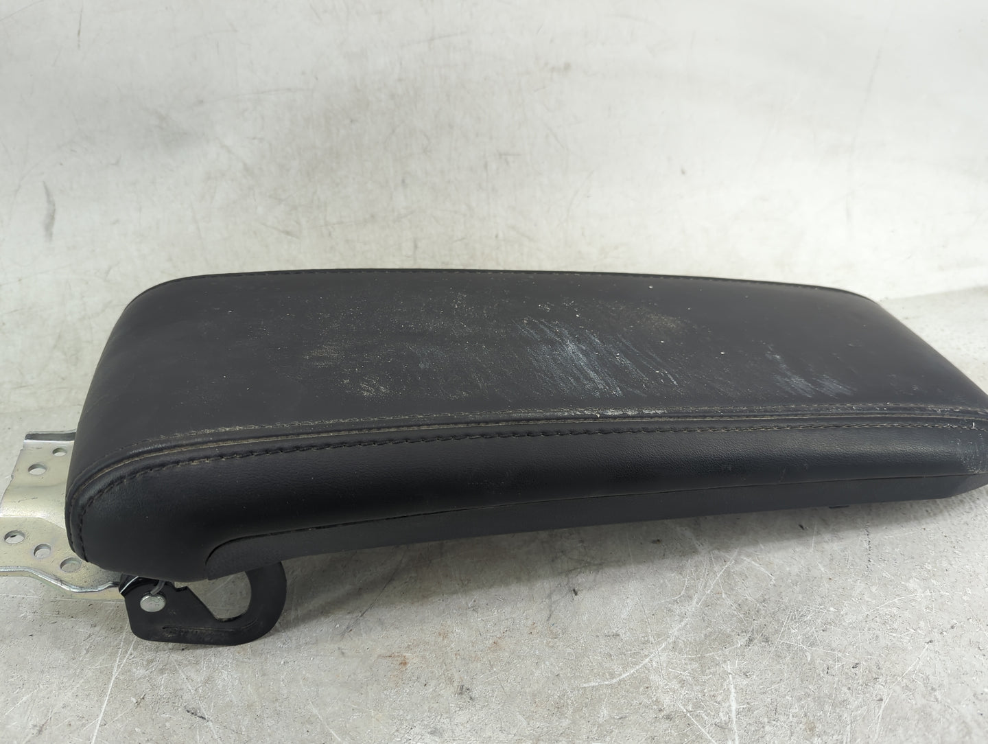 2017 Gmc Terrain Center Console Armrest Cover Lid Fits OEM Used Auto Parts - Oemusedautoparts1.com