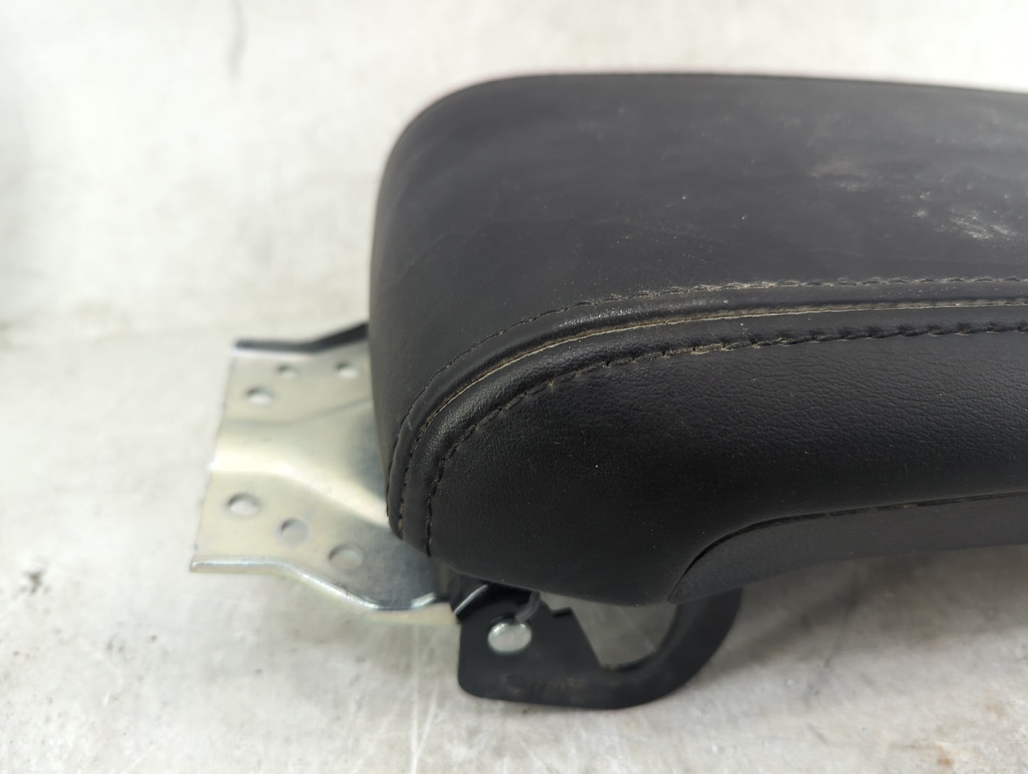 2017 Gmc Terrain Center Console Armrest Cover Lid Fits OEM Used Auto Parts - Oemusedautoparts1.com