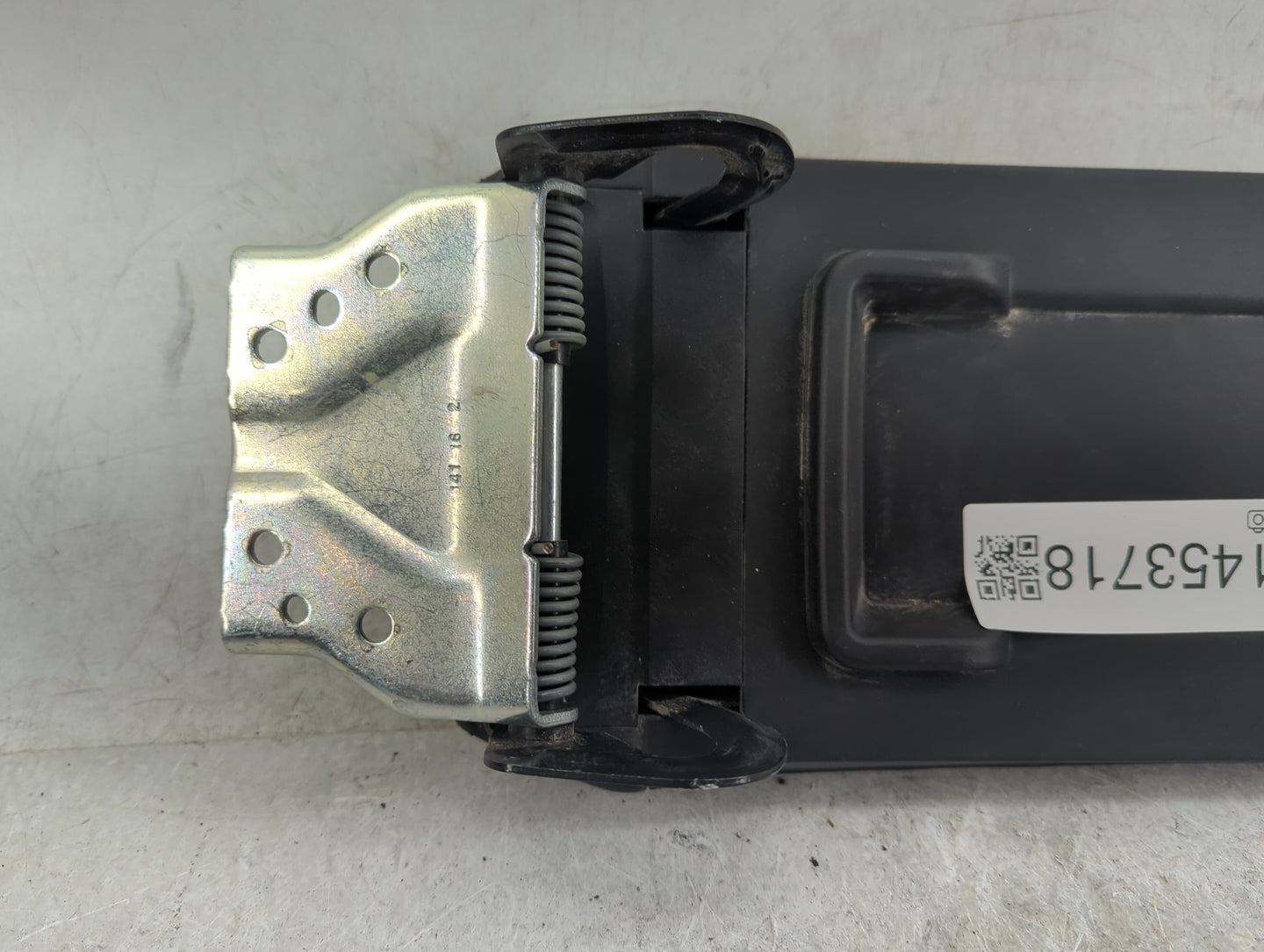 2017 Gmc Terrain Center Console Armrest Cover Lid Fits OEM Used Auto Parts - Oemusedautoparts1.com