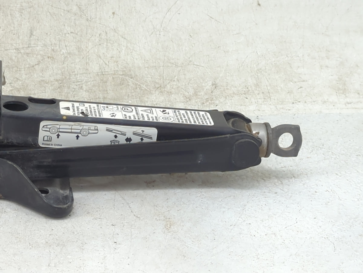 2017 Gmc Terrain Spare Scissor Car Jack 1460167 - Oemusedautoparts1.com
