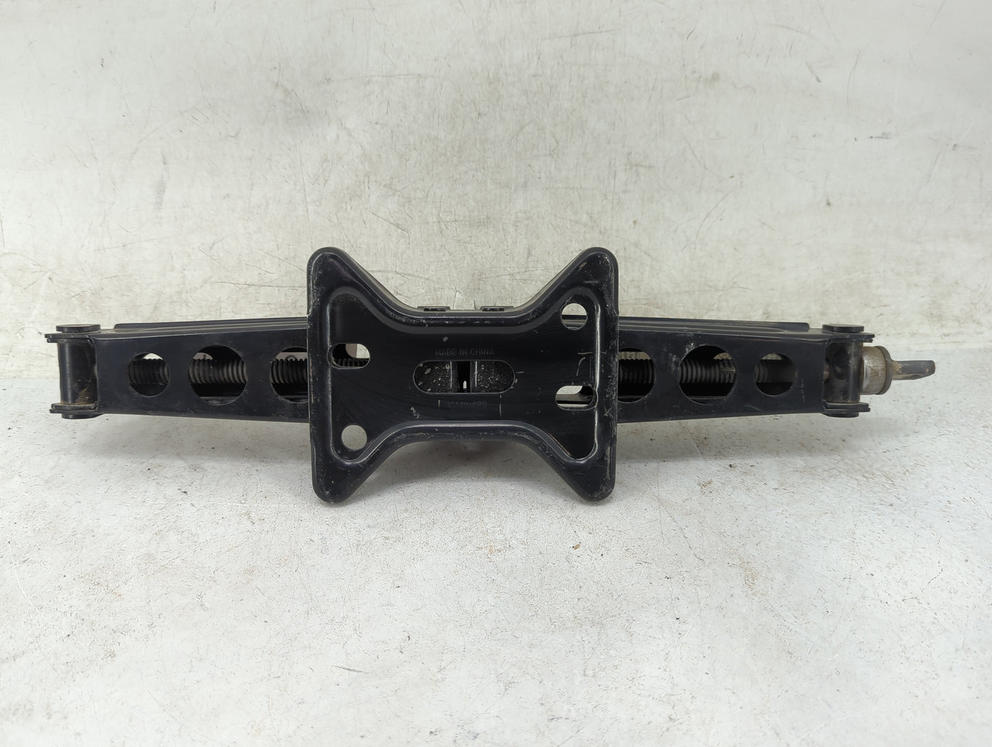 2017 Gmc Terrain Spare Scissor Car Jack 1460167 - Oemusedautoparts1.com