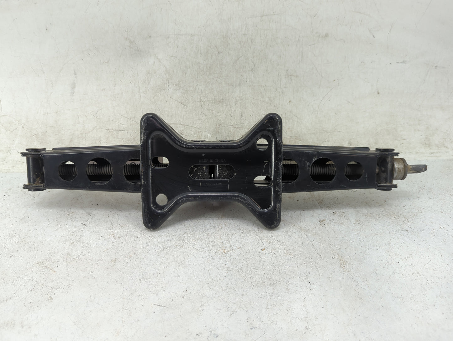 2017 Gmc Terrain Spare Scissor Car Jack 1460167 - Oemusedautoparts1.com