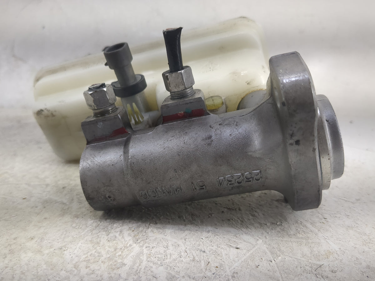 2011-2017 Gmc Terrain Brake Master Cylinder 1497028 - Oemusedautoparts1.com