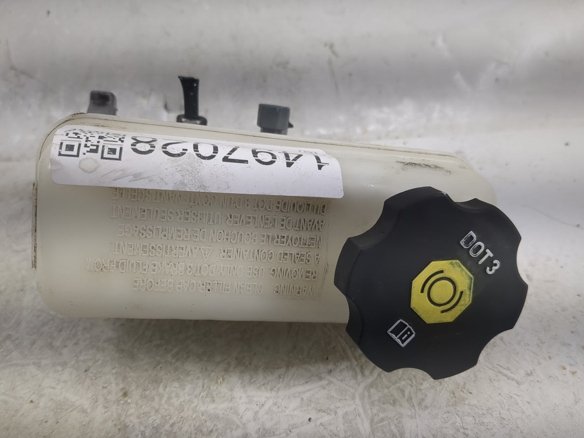 2011-2017 Gmc Terrain Brake Master Cylinder 1497028 - Oemusedautoparts1.com