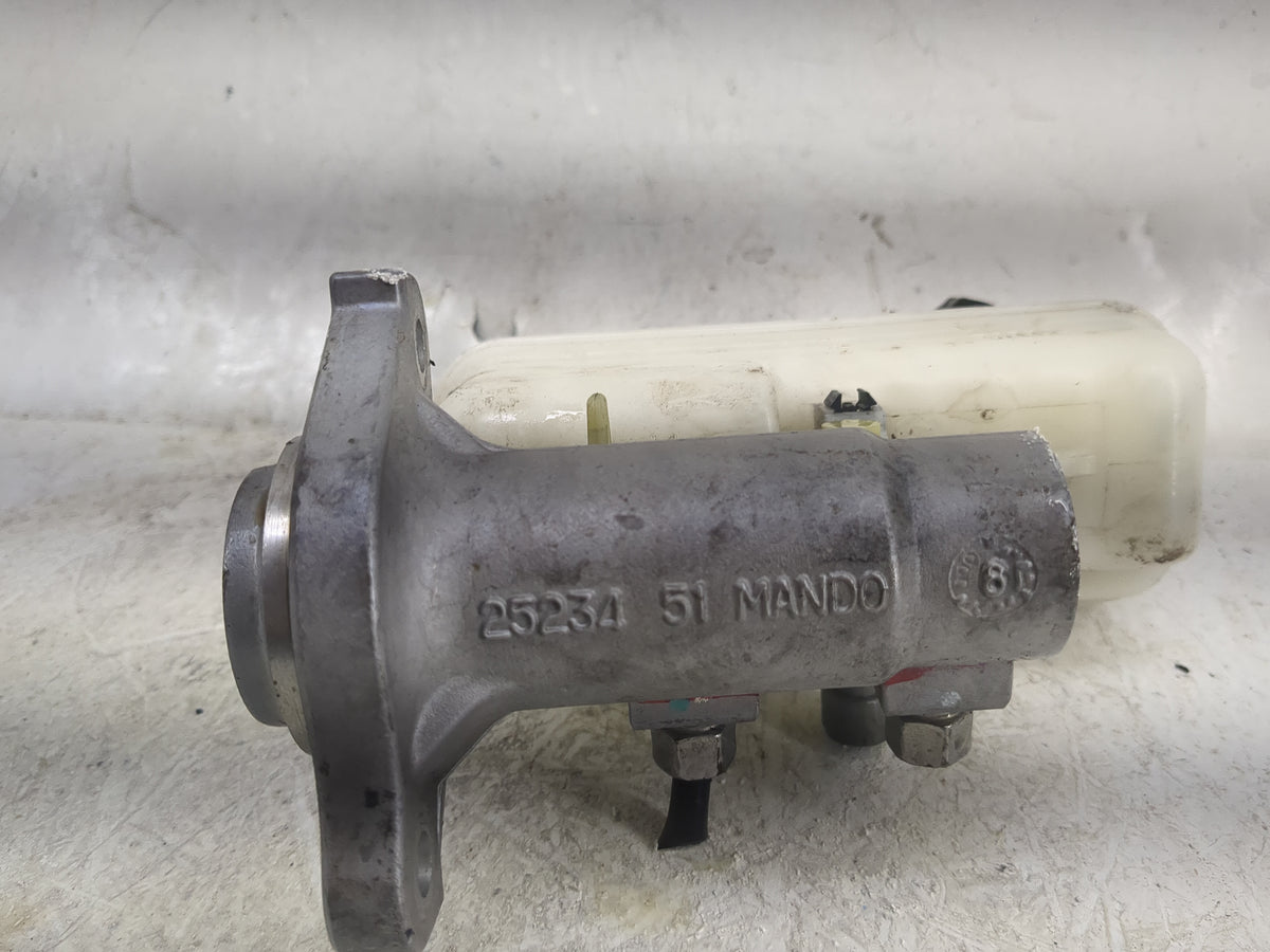 2011-2017 Gmc Terrain Brake Master Cylinder 1497028 - Oemusedautoparts1.com