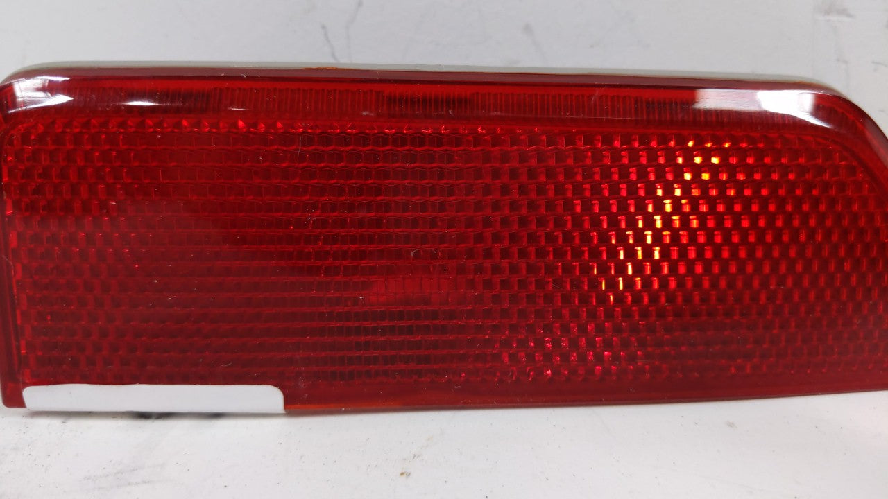 2016-2017 Gmc Terrain Tail Light Assembly Passenger Right OEM P/N:23454653 Fits Fits 2016 2017 OEM Used Auto Parts - Oemused